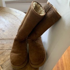 Size 6 Uggs.